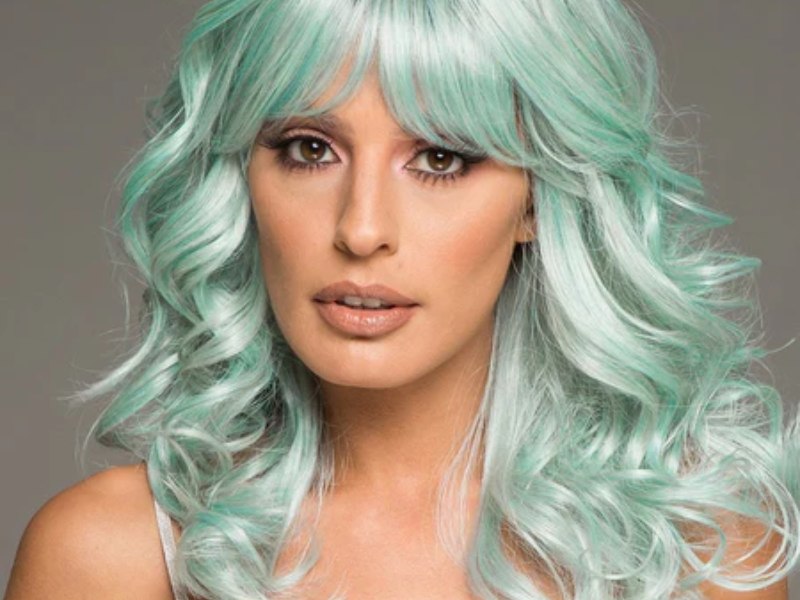 Dye a synthetic wig is a great way to add some personality to your wig
